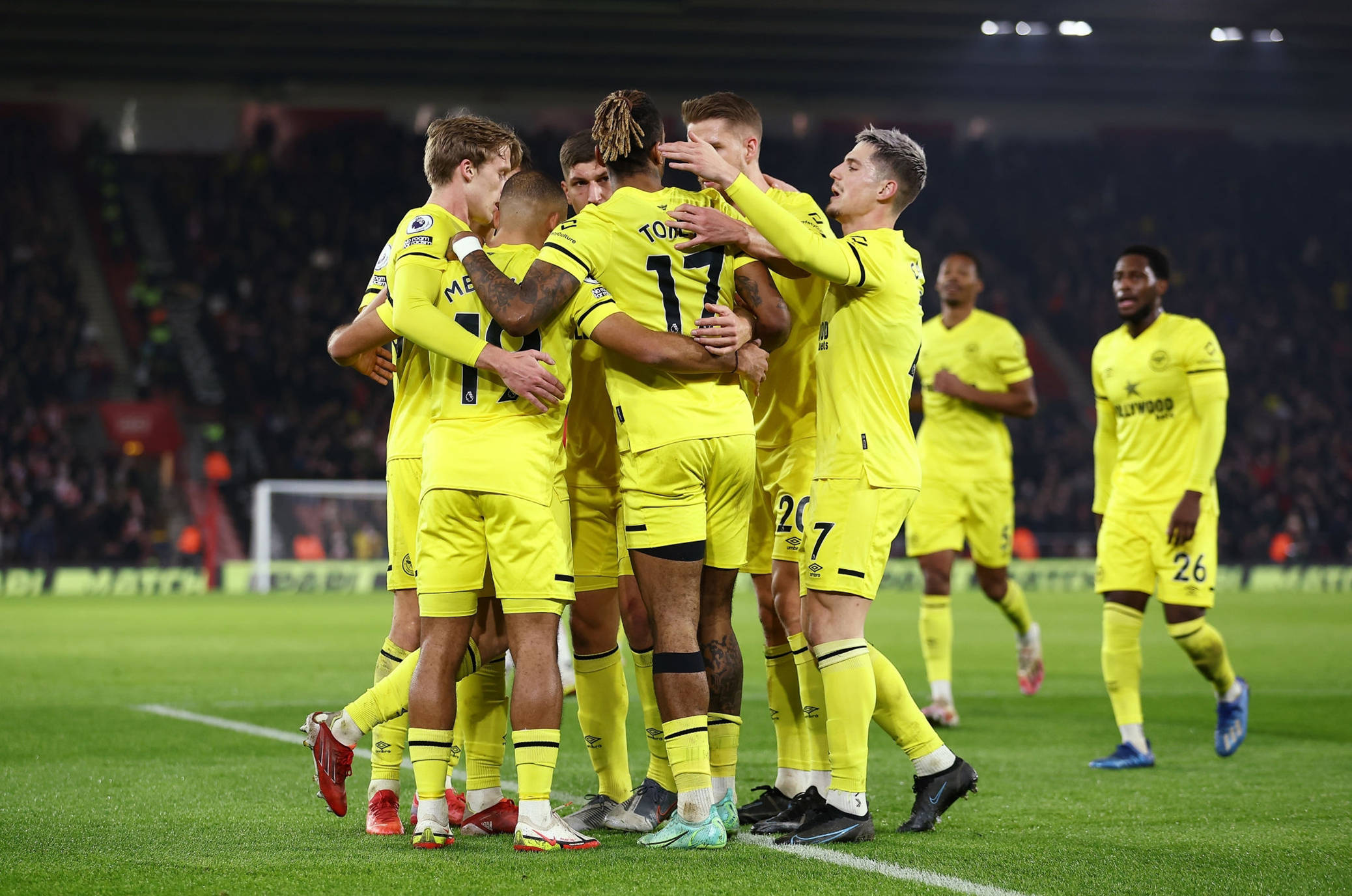 都将目光聚 都将目光聚